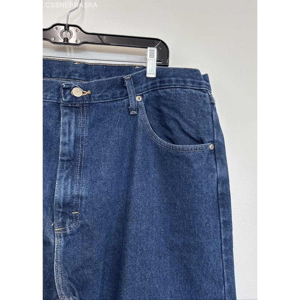 Wrangler Blue relaxed-fit denim jeans. - Size 40x32 - Picture 3 of 9